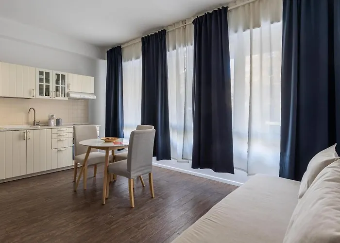 Largo Molina Iii By Wonderful Italy *